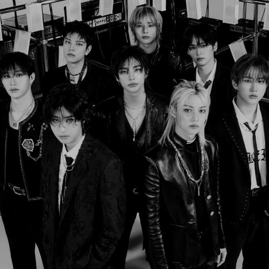 STRAY KIDS